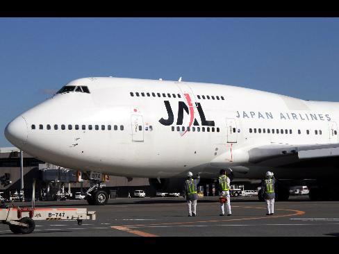 Tính tới tháng 4/2009, JAL phục vụ tại 59 cảng hàng không nội địa và bay tới khoảng 20 quốc gia và vùng lãnh thổ trên thế giới - Ảnh: Bloomberg.