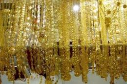 Một số nhà phân tích quốc tế cho rằng, áp lực giảm giá đối với vàng có thể gia tăng trong tuần tới - Ảnh: AP.
