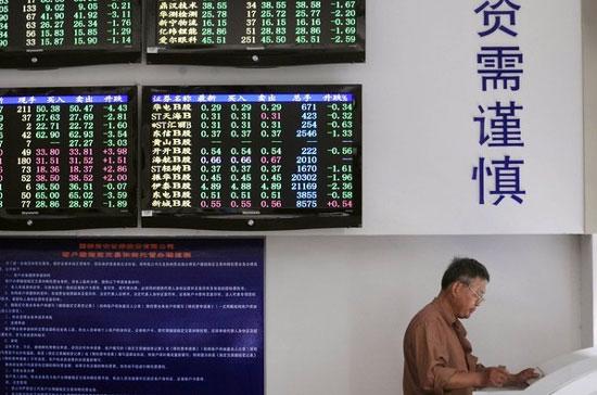 Tại Trung Quốc, chỉ số Shanghai Composite Index chốt lại ngày giao dịch với mức giảm 1,5%, Hang Seng giảm 0,2%. Các hàn thử biểu chủ chốt của thị trường Nhật Bản giảm nhẹ hơn, trong đó Nikkei 225 giảm 0,1% còn 9.537,23 điểm, Topix giảm 0,4% còn 854,39 điểm - Ảnh: Reuters.