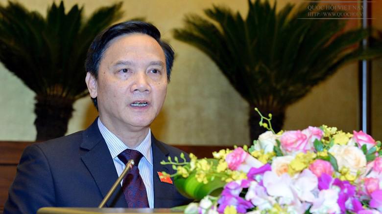 Chủ nhiệm Uỷ ban Pháp luật Nguyễn Khắc Định trình bày báo cáo giải trình, tiếp thu dự án luật.