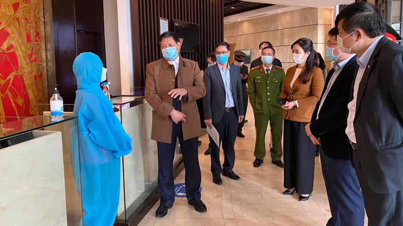 Đoàn công tác Ban Chỉ đạo quốc gia phòng chống dịch Covid-19 kiểm tra tại Khách sạn Novotel Quảng Ninh. Ảnh - Mạnh Cường. 