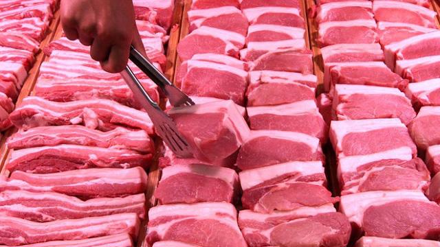 Giá thịt lợn giảm mạnh kéo CPI xuống thấp 