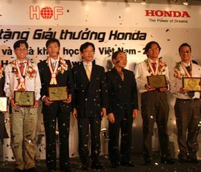 Quỹ Honda Foundation sẽ lựa chọn 10 sinh viên xuất sắc nhất để trao giải thưởng tổng trị giá 30.000 USD.