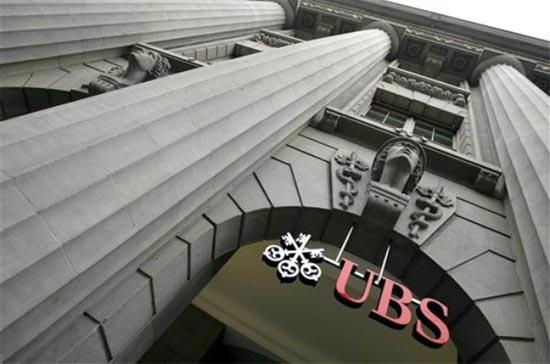 Mặt trước trụ sở Ngân hàng UBS của Thụy Sỹ. Theo giới phân tích, mức giá mà các chính phủ sẵn sàng chi ra để mua thông tin về các tài khoản ngân hàng Thụy Sỹ quá hấp dẫn để các nhân viên làm việc tại các ngân hàng này thực hiện việc đánh cắp dữ liệu và bán lại các dữ liệu đó - Ảnh: AP.