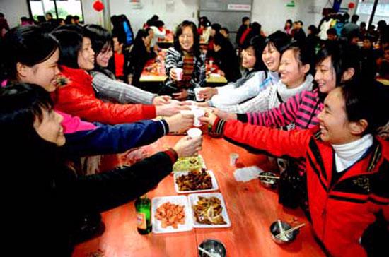Năm mới là lúc người Trung Quốc dành thời gian quây quần bên gia đình.