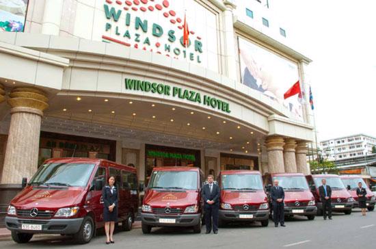 Toàn bộ lô xe này được sơn màu đỏ truyền thống của Tập đoàn Windsor.