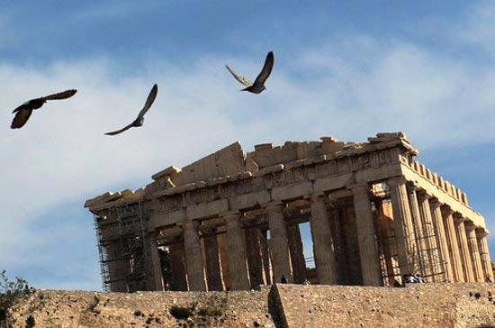 Phía trước di tích điện Parthenon ở thủ đô Athens, Hy Lạp - Ảnh: Getty.