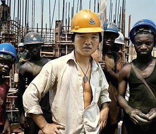 Một công nhân Trung Quốc ở Congo - Ảnh: Time.