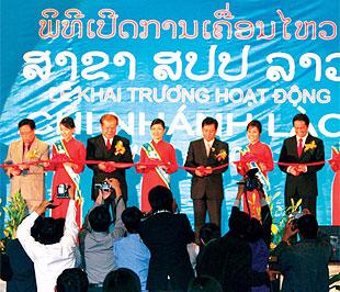 Lễ khai trương chi nhánh Sacombank tại Lào.