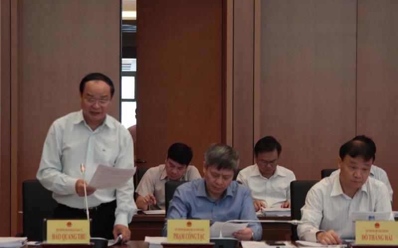 Thứ trưởng Bộ Kế hoạch và Đầu tư Đào Quang Thu trình bày đề án tái cơ cấu nền kinh tế 5 năm tới.