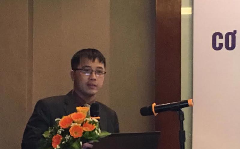Ông Đậu Anh Tuấn, Trưởng ban Pháp chế Phòng Thương mại và Công nghiệp Việt Nam (VCCI) trình bày tại hội thảo.<br>