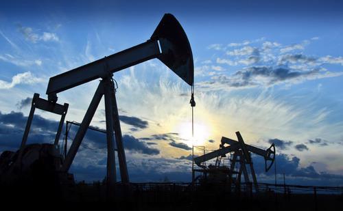 Dự trữ dầu thô của Mỹ trong tuần qua tăng mạnh hơn dự báo của giới chuyên gia - Ảnh: ABO.