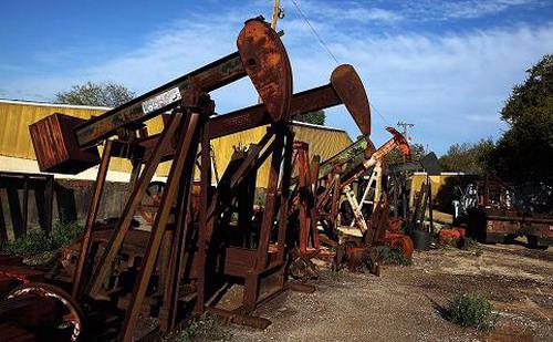 Dù giá dầu đã giảm xuống mức thấp nhất 12 năm trong tháng trước, nhưng các công ty sản xuất dầu toàn cầu vẫn không giảm sản lượng - Ảnh: GettyImages.