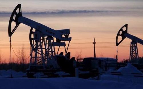 Chuyên gia tại quỹ JBC Energy khẳng định rằng các công ty Mỹ cũng đang bắt đầu chịu tác động mạnh từ việc giá dầu giảm và buộc phải thu hẹp sản xuất - Ảnh: Reuters.