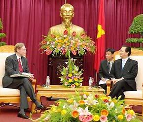 Tân Giám đốc WB Robert Zoellick vừa có chuyến thăm Việt Nam và đánh giá cao Việt Nam sử dụng vốn hỗ trợ của WB hiệu quả trong nỗ lực giảm nghèo.