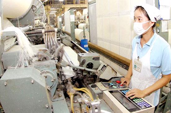 Các doanh nghiệp dệt may Việt Nam đang cần nguồn nguyên phụ liệu chất lượng cao, giá cả ổn định.