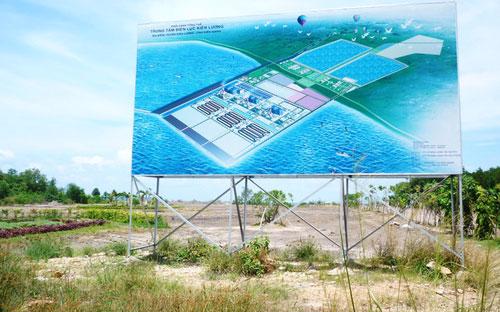 Trong khi Tân Tạo cho rằng tập đoàn đã chi 240 triệu USD cho dự án điện lực Kiên Lương, thì tỉnh Kiên Giang lại cho biết dự án vẫn chủ yếu là bãi đất trống.<br>
