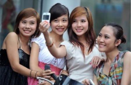 Tính đến cuối tháng 11/2011, số thuê bao điện thoại di động của Việt Nam là 116,2 triệu thuê bao di động.