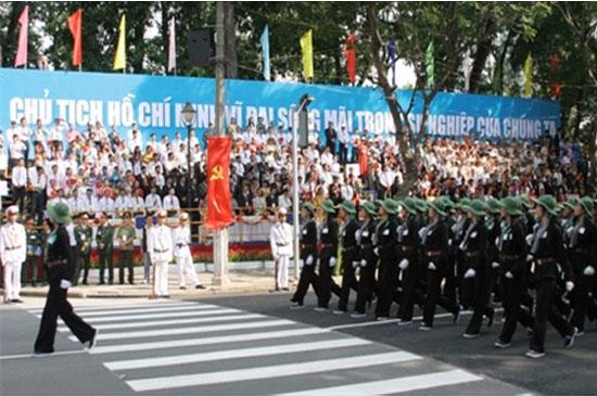 Diễu binh, diễu hành tại lễ kỷ niệm 35 năm Giải phóng miền Nam, thống nhất đất nước tại Tp.HCM.