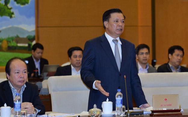 Bộ trưởng Bộ Tài chính Đinh Tiến Dũng phát biểu tại phiên họp của Uỷ ban Thường vụ Quốc hội.