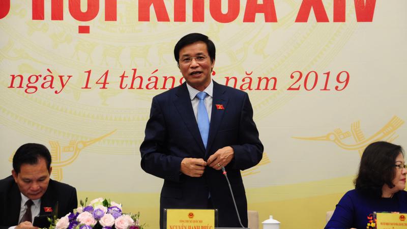 Tổng thư ký Quốc hội Nguyễn Hạnh Phúc chủ trì họp báo. 