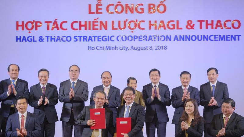 Thủ tướng Nguyễn Xuân Phúc dự và chứng kiến Lễ công bố hợp tác chiến lược của Công ty Cổ phần Hoàng Anh Gia Lai (HAGL) và Công ty Cổ phần Ôtô Trường Hải (Thaco) tối 8/8.