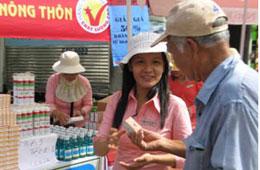 Gian hàng của một doanh nghiệp tham gia chương trình đưa "Hàng Việt về nông thôn".