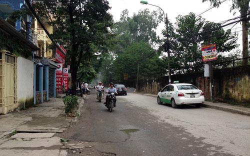 Tuyến đường Lê Trọng Tấn có chiều dài hơn 2km, thuộc địa bàn quận Thanh Xuân - Ảnh: Từ Nguyên.<br>