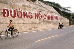 Giai đoạn 1 đường Hồ Chí Minh đã mang lại hiệu quả rõ rệt đối với cuộc sống của hàng chục triệu đồng bào các dân tộc thiểu số vùng sâu, vùng xa.