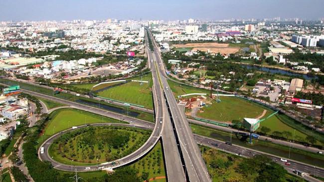 Dự án đường cao tốc Bến Lức - Long Thành có tổng chiều dài toàn tuyến 57,1 km, đi qua địa phận Tp.HCM, tỉnh Long An và Đồng Nai.