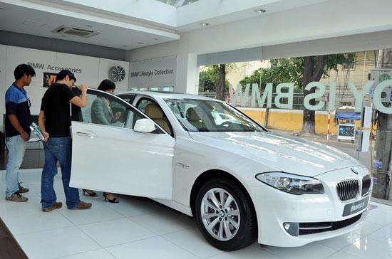 Trong khoảng thời gian từ nay đến hết năm 2011, khách hàng mua xe tại BMW Euro Auto Mỹ Đình sẽ nhận được một số ưu đãi.