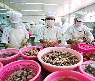 Nhiều hàng hóa chủ lực của Việt Nam chủ yếu cạnh tranh bằng giá mà không chú trọng nhiều đến chất lượng - Ảnh: Việt Tuấn.