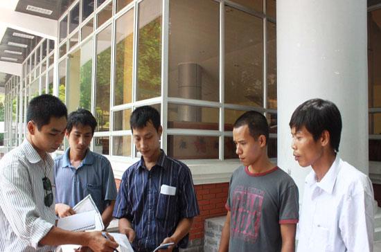 Người lao động tập trung ở Hà Nội để đi đòi tiền công ty OSC Hải Phòng.