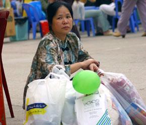 Mức giá tăng nhanh là một thứ “thuế lạm phát” làm giảm mức sống của đại bộ phận người tiêu dùng.