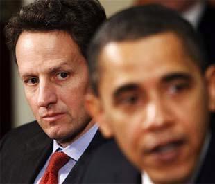 Bộ trưởng Bộ Tài chính Mỹ Timothy Geithner (bên trái) và Tổng thống Mỹ Barack Obama. Theo dự kiến, ông Geithner hôm nay sẽ công bố chi tiết kế hoạch mua vào tài sản xấu của các nhà băng nước này. Ước tính, giá trị của kế hoạch này sẽ có trị giá lên tới 1.000 tỷ USD - Ảnh: AP.