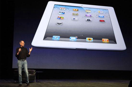 Giám đốc điều hành của Apple, Steve Jobs, tại lễ ra mắt sản phẩm máy tính bảng mới nhất của hãng - iPad 2.