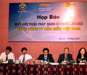 Buổi họp báo về việc tổ chức bán đấu giá cổ phần lần đầu ra công chúng của Bảo Việt tại Khách sạn Melia, Hà Nội, ngày 15/5/2007.