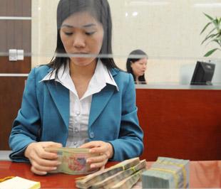 Dư nợ cho vay hỗ trợ lãi suất bằng đồng Việt Nam đến ngày 7/8 đã đạt 392.609,30 tỷ đồng - Ảnh: Quang Liên.