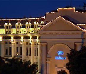 Khách sạn Hilton Hà Nội Opera tại trung tâm Hà Nội.