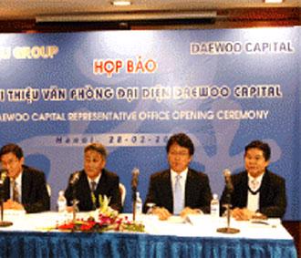 Họp báo công bố ra mắt văn phòng đại diện của DWC ở Việt Nam.