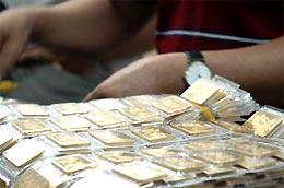 Lúc 10h30 sáng nay, giá vàng miếng các thương hiệu tại thị trường trong nước phổ biến ở mức xấp xỉ 26,85 triệu đồng/lượng (mua vào) và quanh 26,90 triệu đồng/lượng (bán ra).