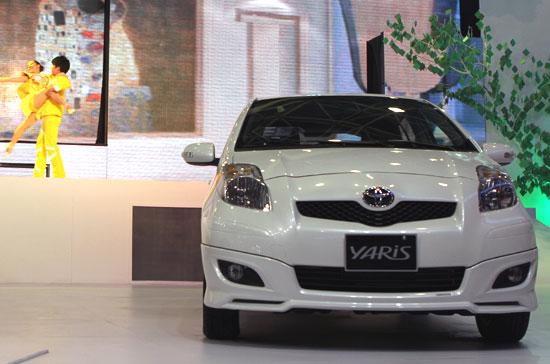 Mẫu xe Toyota Yaris được trưng bày tại triển lãm Vietnam Motor Show 2010 - Ảnh: Bobi.