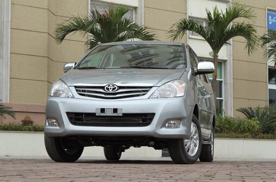 Ngay sau khi Innova GSR 2011 được Toyota Việt Nam tung ra thị trường, nhiều người tiêu dùng đã tỏ ra khá hứng thú với phiên bản mới này - Ảnh: Bobi.