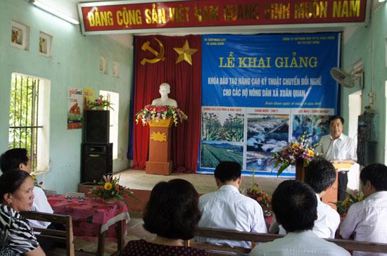 Lãnh đạo Vihajico phát biểu tại lễ khai giảng khóa học.