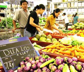 Nhu cầu về rau sạch tại Hà Nội ngày càng lớn, thế nhưng, thị trường cho mặt hàng này vẫn còn quá hẹp - Ảnh: Việt Tuấn.