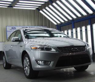 Chiếc xe mẫu được lắp ráp bởi dây chuyền mới của Ford Việt Nam.