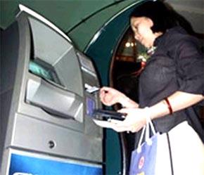 Tính đến hết năm 2005, tổng số máy ATM và máy quét thẻ POS trên địa bàn Tp.HCM đạt 6.471 máy với tổng số lượng 1.078.568 thẻ.