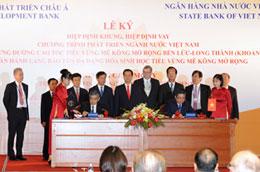 Lễ ký khoản vay giữa đại diện Ngân hàng Nhà nước Việt Nam với ADB.