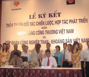 Tập đoàn Than - khoáng sản Việt Nam và Icombank cùng kỳ vọng một sự hợp tác tốt đẹp sau lễ ký.