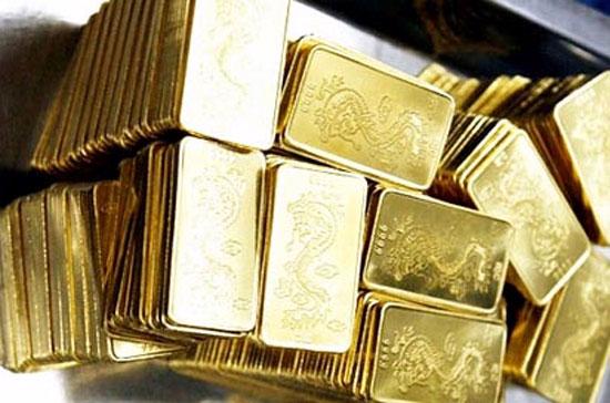 Giá vàng thế giới quy đổi đang rẻ hơn giá vàng bán rẻ trong nước khoảng 600.000 đồng/lượng.